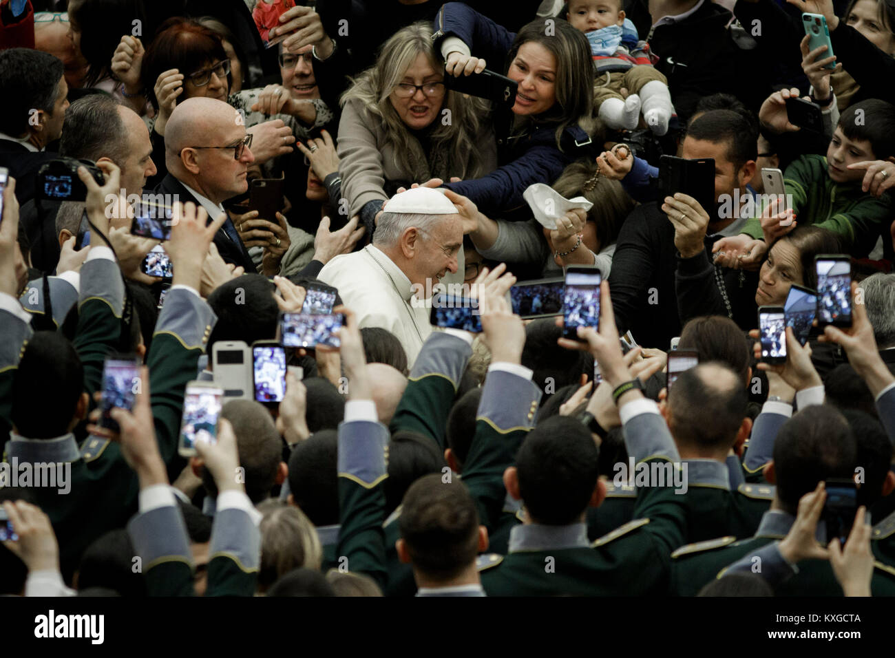 Vatikanstadt. 10. Januar, 2018. Papst Franziskus führt seine traditionelle wöchentliche Generalaudienz in der Aula Paul VI. Credit: Giuseppe Ciccia/Alamy leben Nachrichten Stockfoto