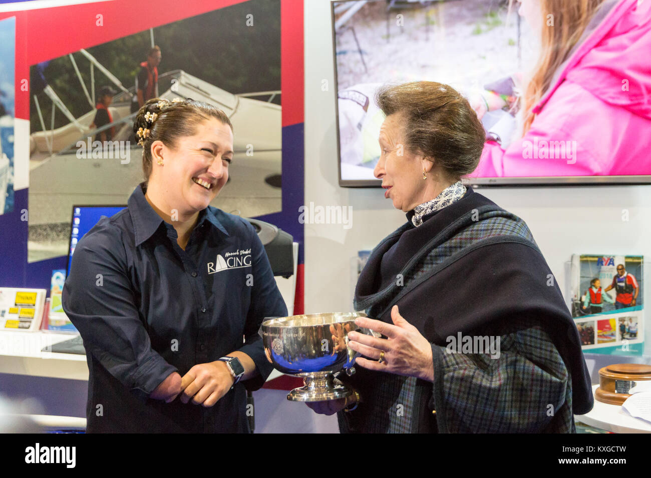 Excel, London, UK. 10 Jan, 2018. Die Princess Royal, Prinzessin Anne, präsentiert die Yachtmaster des Jahres Award der britischen Paralympic Segler Hannah Stodel. Credit: Imageplotter Nachrichten und Sport/Alamy leben Nachrichten Stockfoto