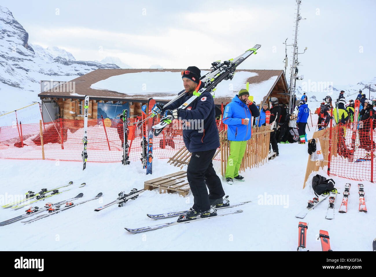 Lauberhorn Wengen, Schweiz. 10 Jan, 2018. Die Teilnehmer trainieren vor FIS Alpine Ski World Cup Lauberhorn, die am 12. Januar beginnt. Die Piste ist die längste Rennen im Ski-Weltcup und der Slalom ist einer der anspruchsvollsten Kurse in der Welt der Credit: Amer ghazzal/Alamy leben Nachrichten Stockfoto