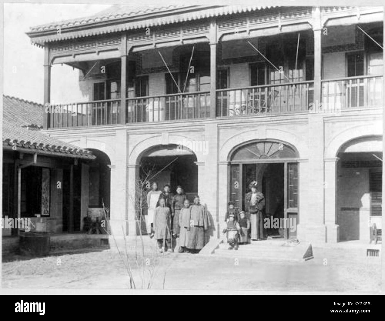 Dieses Bild bezieht sich auf die Residenz von Mo Lixun in Peking und bietet einen Einblick in das Privatleben dieser historischen Figur. Mo Lixun war für seine Beiträge bekannt, allerdings bedarf es weiterer Forschung, um seine spezifische Arbeit zu detaillieren. Stockfoto