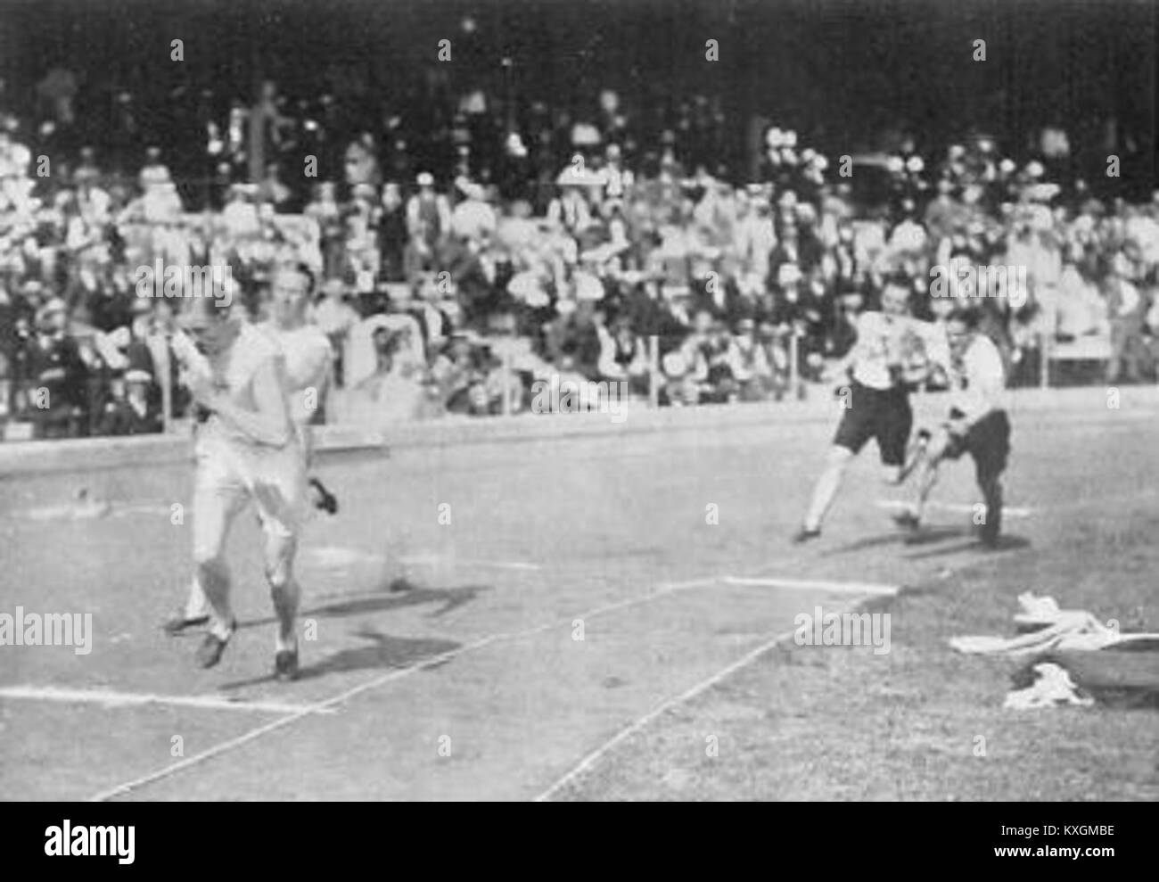 Das Foto der Olympischen Spiele 1912 zeigt die 4x100-Meter-Staffel der Männer, die die Geschichte der Olympischen Leichtathletik und die Entwicklung des Leistungssports repräsentiert. Stockfoto