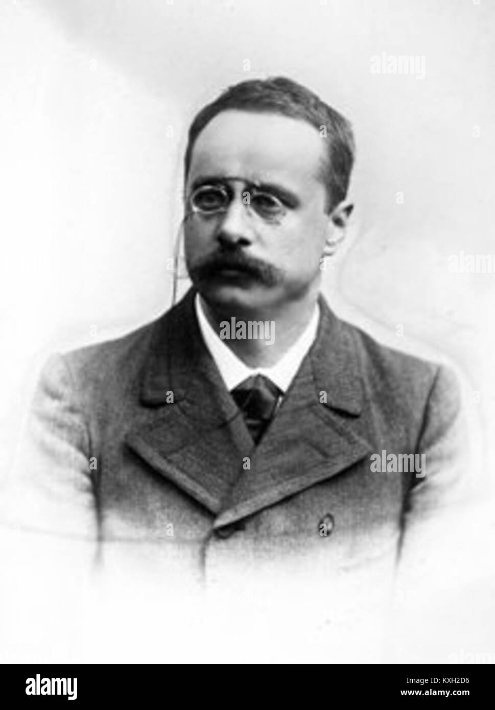 Dieses Porträt von Adolphe Rett fängt sein Aussehen durch detaillierte Pinselarbeiten ein und betont seine Gesichtszüge und seinen Charakter. Das Kunstwerk spiegelt einen formalen Ansatz der Porträtdarstellung wider, wobei der Schwerpunkt auf Präzision und Ähnlichkeit liegt. Stockfoto