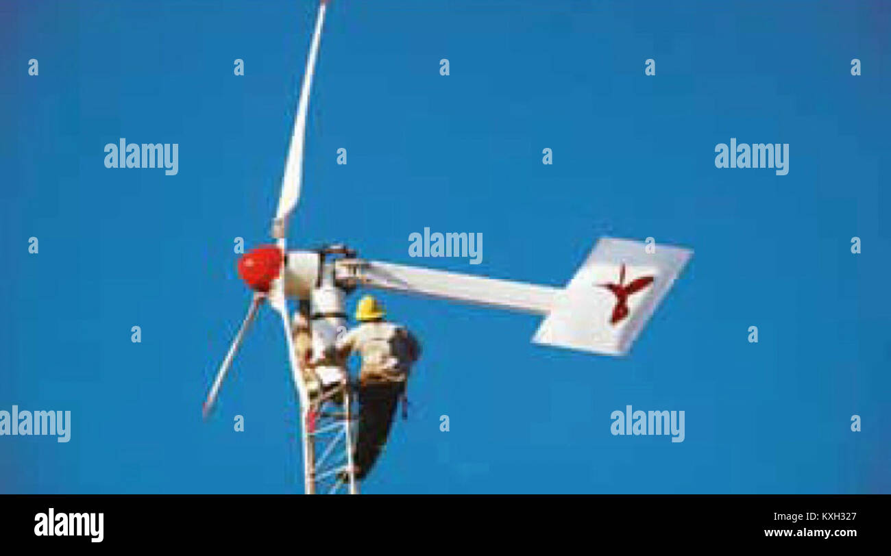 Ein Foto, das die Installation einer Colibri-Windkraftanlage zeigt und den Montageprozess von Anlagen für erneuerbare Energien festlegt, die für die Stromerzeugung durch Windkraft ausgelegt sind. Stockfoto