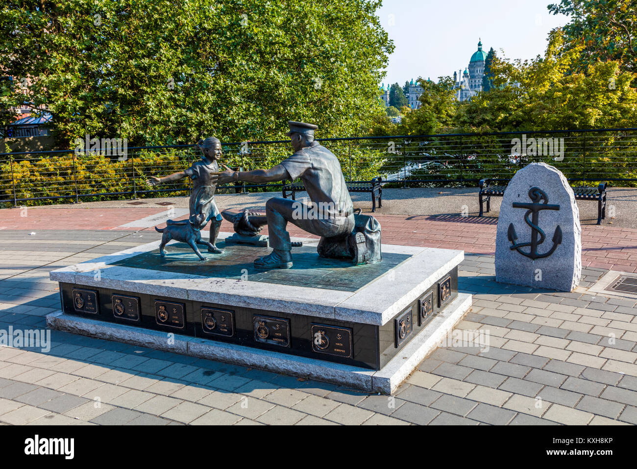 Die Heimkehr" von Nathan Scott eine Figur aus Bronze Skulptur zum Gedenken an den 100. Jahrestag der Kanadischen Marine in Victoria, Vancouver Island CN Stockfoto