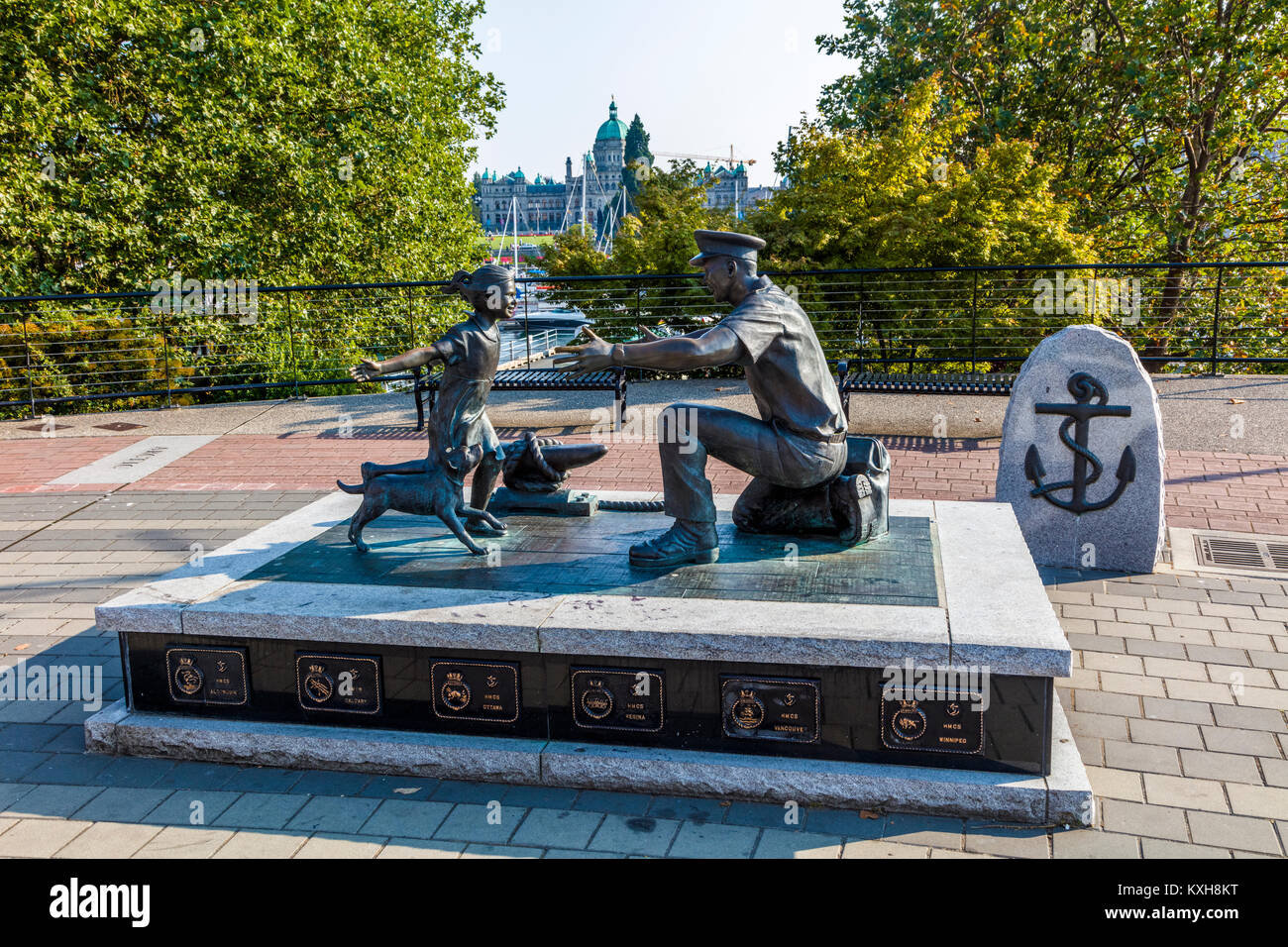 Die Heimkehr" von Nathan Scott eine Figur aus Bronze Skulptur zum Gedenken an den 100. Jahrestag der Kanadischen Marine in Victoria, Vancouver Island CN Stockfoto