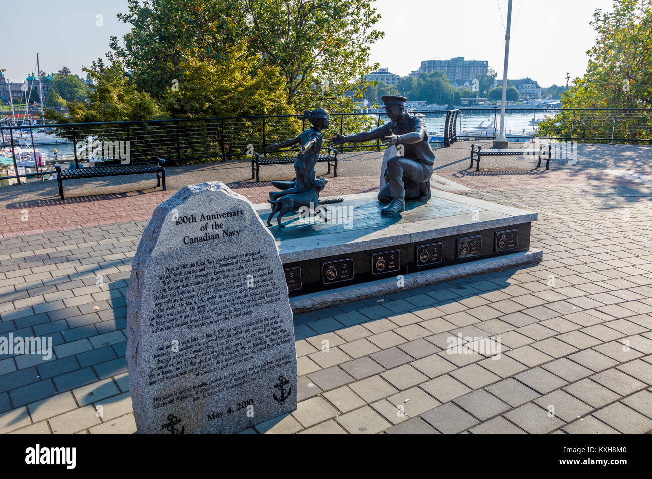 Die Heimkehr" von Nathan Scott eine Figur aus Bronze Skulptur zum Gedenken an den 100. Jahrestag der Kanadischen Marine in Victoria, Vancouver Island CN Stockfoto