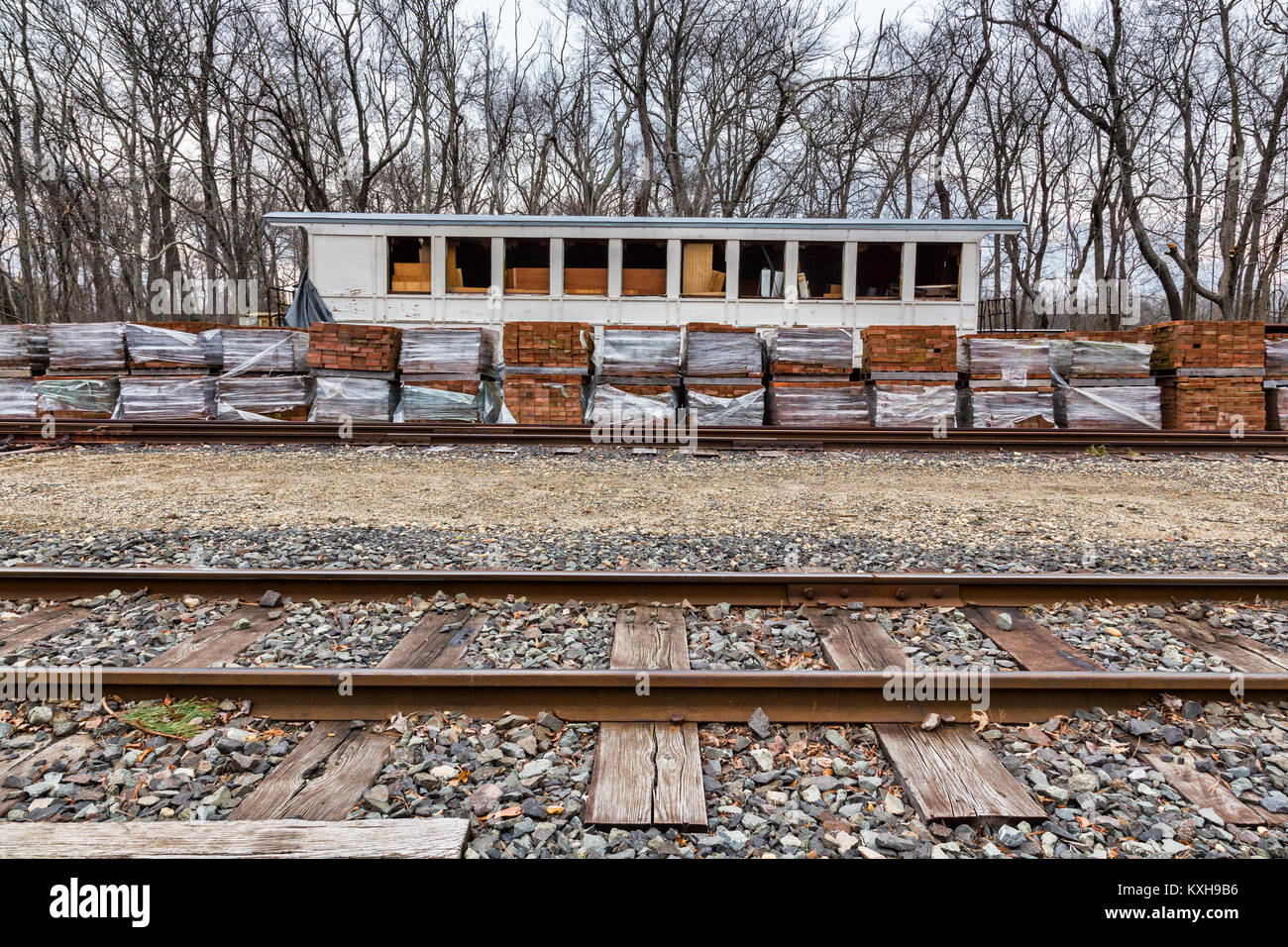 Eine alte historische Bahnhof bei Allaire Dorf in New Jersey, USA. Allaire Dorf war eine alte koloniale bog Bügeleisen Gemeinschaft. Stockfoto