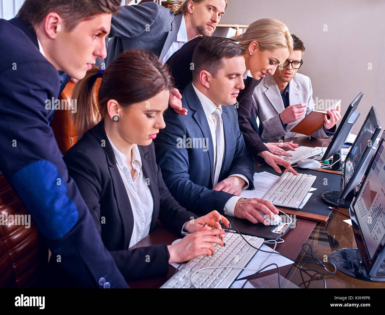 Geschäft Leute Büroleben Team Menschen arbeiten mit Computern. Stockfoto