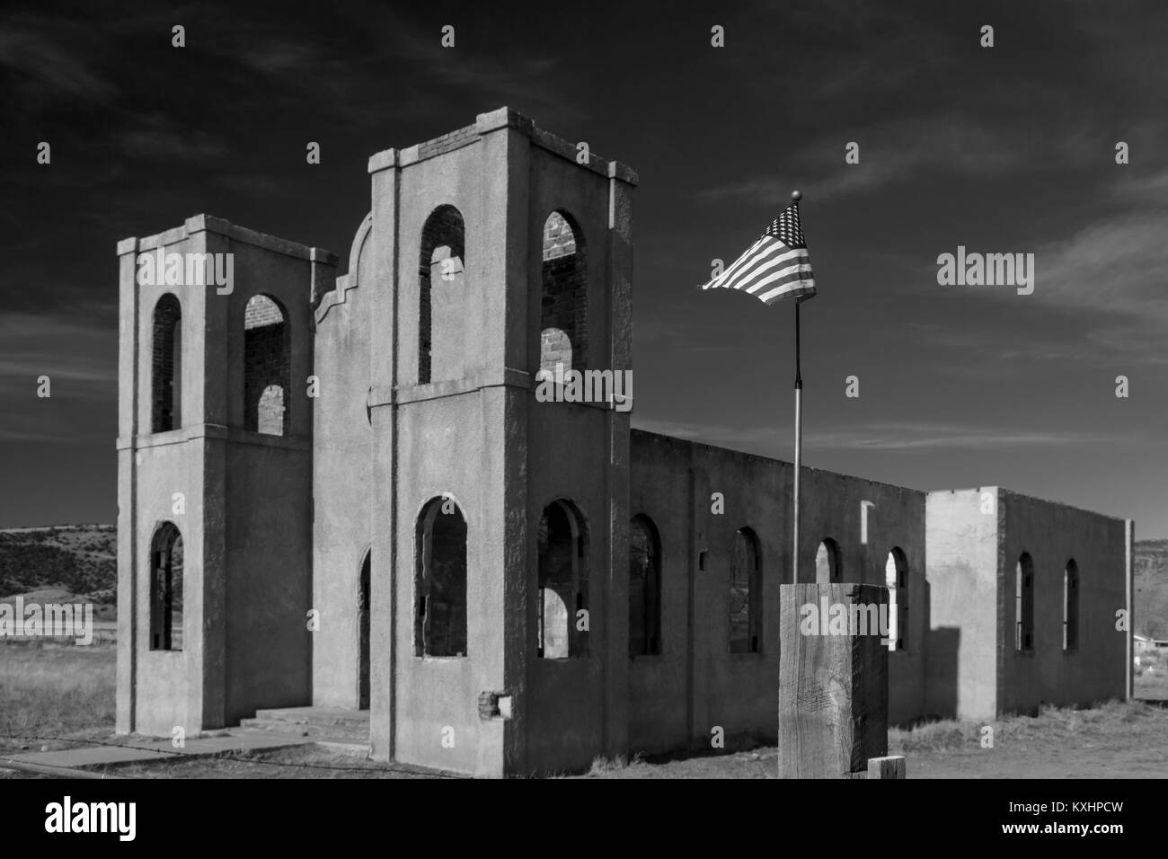 Las Mesitas, Colorado - die Ruinen von San Isidro (San Isidor) Katholischen Kirche, die 1878 erbaut wurde und durch einen Brand im Jahr 1975 zerstört. San Isidor ist t Stockfoto