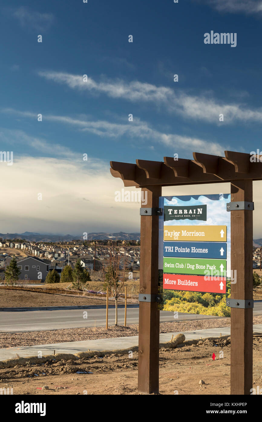 Castle Rock, Colorado - ein Schild weist auf die neuen Gehäuse in den schnell wachsenden städtischen Flur Front Range in der Nähe von Denver. Stockfoto