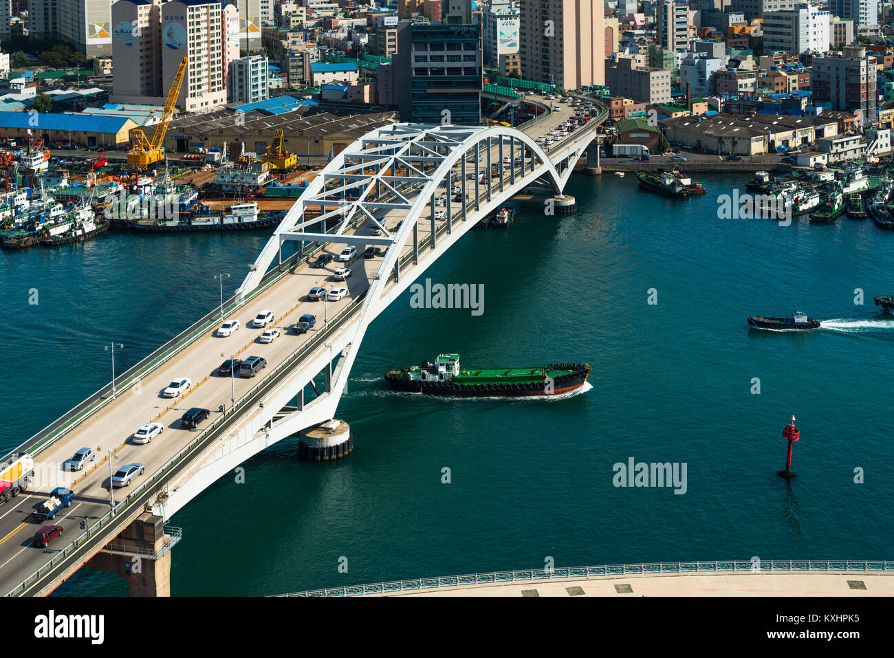 Busandaegyo Brücke am Hafen von Busan, Die Brücke verbindet die Stadtteile Yeongdo Bezirk und Jung. Yeongnam, Südkorea. Stockfoto