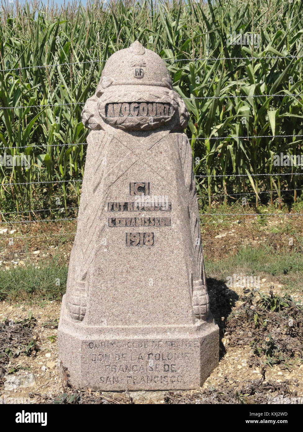 Avocourt in Maas, Frankreich, ist Teil der Voie de la Liberté, einer Gedenkroute, die den Weg der alliierten Streitkräfte während des Zweiten Weltkriegs markiert und die Befreiung in Frankreich symbolisiert. Stockfoto