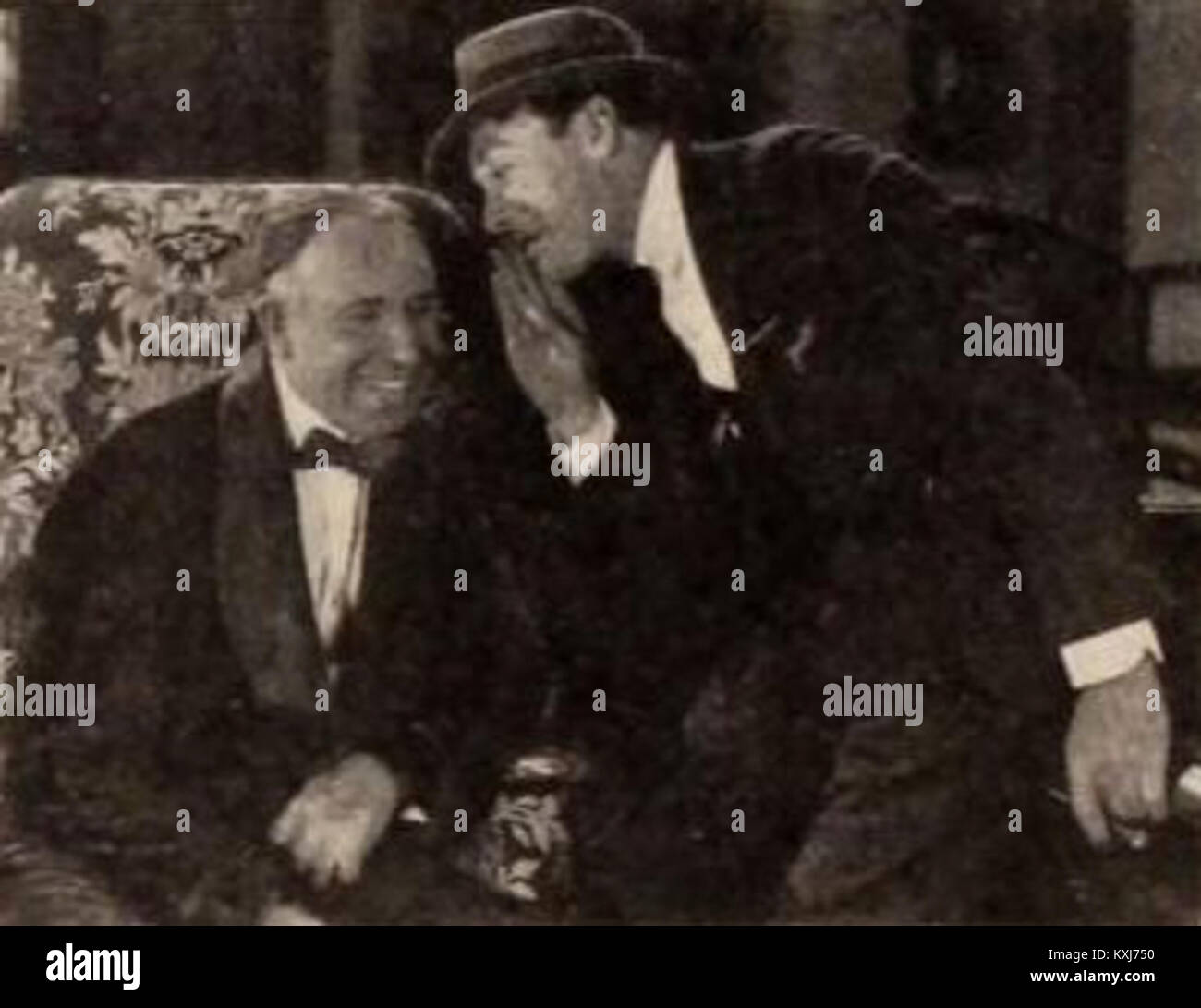 Noch aus dem Stummfilm Beating the Game von 1921, der Themen wie Glücksspiel, Moral und persönliches Kämpfen im amerikanischen Kino des frühen 20. Jahrhunderts darstellt. Stockfoto