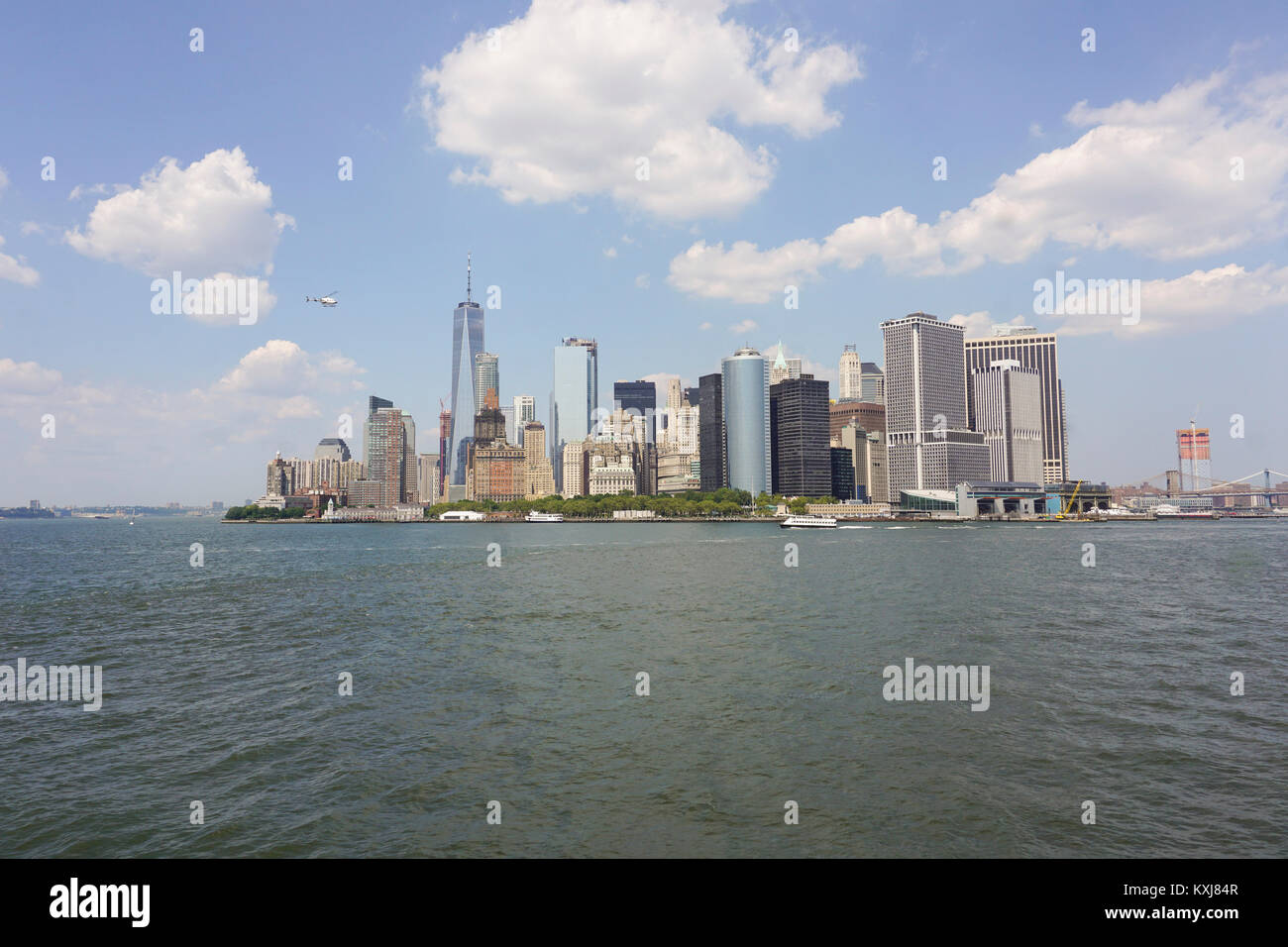 Blick auf die Skyline der Stadt und den Hudson River gegen den Himmel, New York, New York City, USA Stockfoto