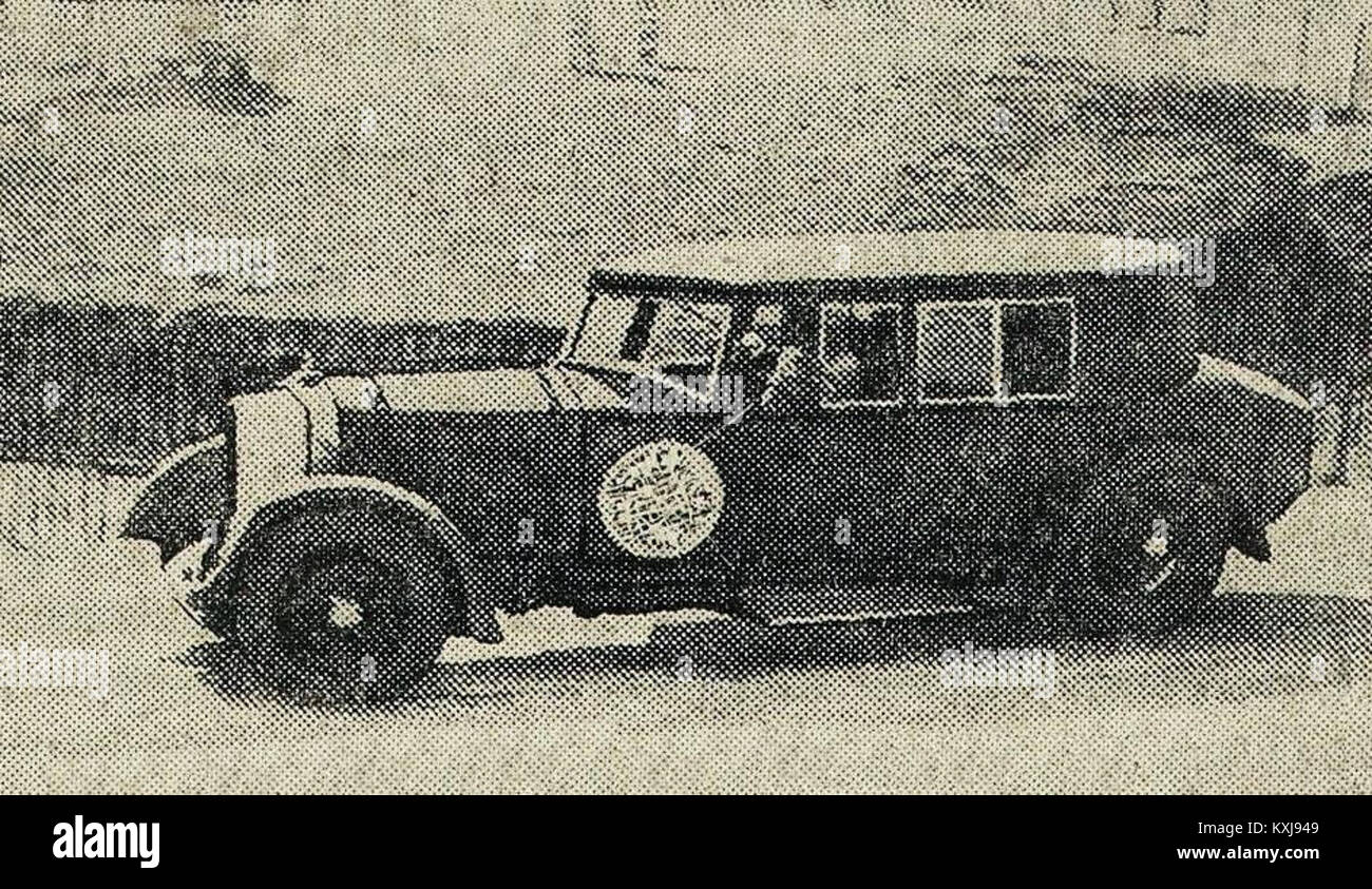 Foto von André Boillot, der 1925 den Grand Prix de l'ACF Tourisme gewann und das Rennrennen, das Auto und den Fahrer in der frühen Geschichte des Motorsports festnimmt. Stockfoto