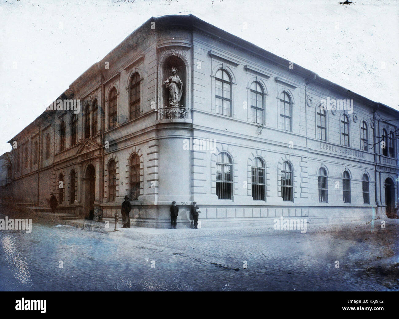 Das Angolkisasszonyok Sancta Maria Institut in Ungarn, heute ein Gymnasium, spiegelt historische Bildung, religiöse Grundlagen und architektonisches Erbe wider. Stockfoto