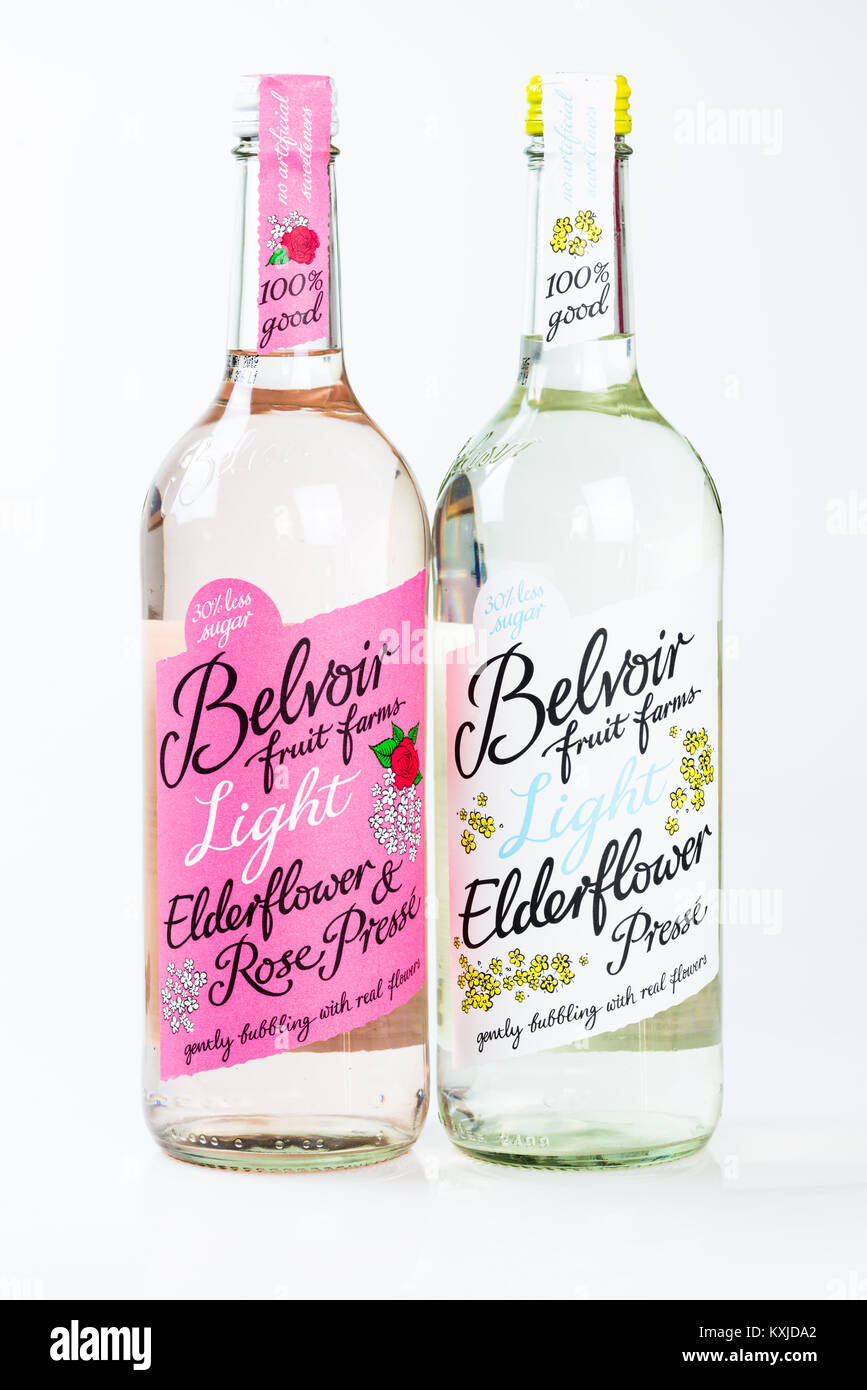 Sekt alkoholfreies Getränk aus Holunderblüten gemacht und Rosen von Belvoir Früchte Farmen. Stockfoto