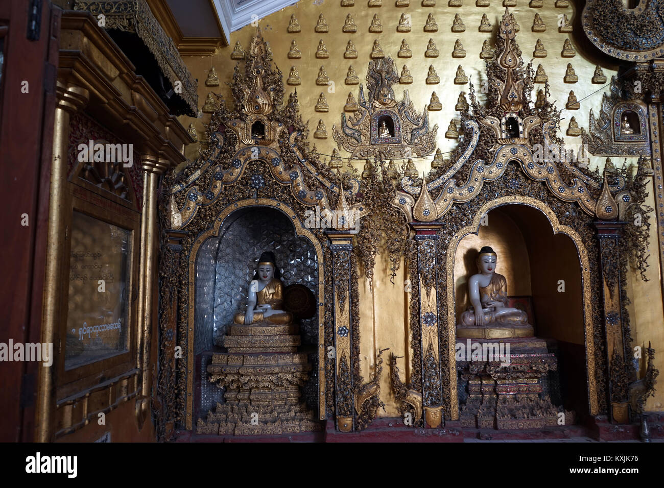 NYAUNGSHWE, MYANMAR - ca. April 2017 Buddha im Fenster in Yadana Mann Aung Pagode Stockfoto