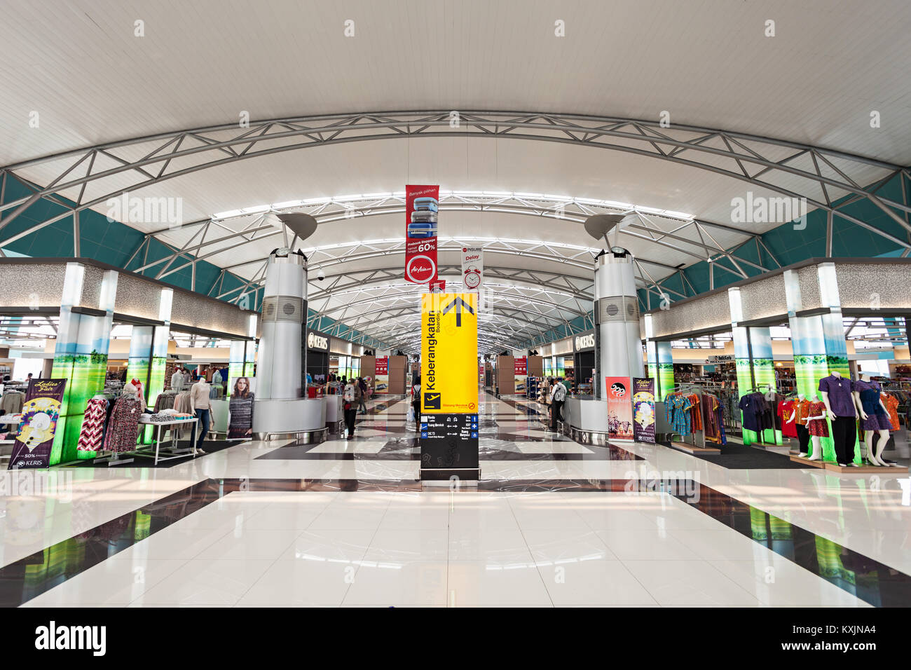 JAKARTA, Indonesien - 28. OKTOBER 2014: Soekarno Hatta International Airport ist der größte Flughafen im Großraum Jakarta auf der Insel Jav Stockfoto