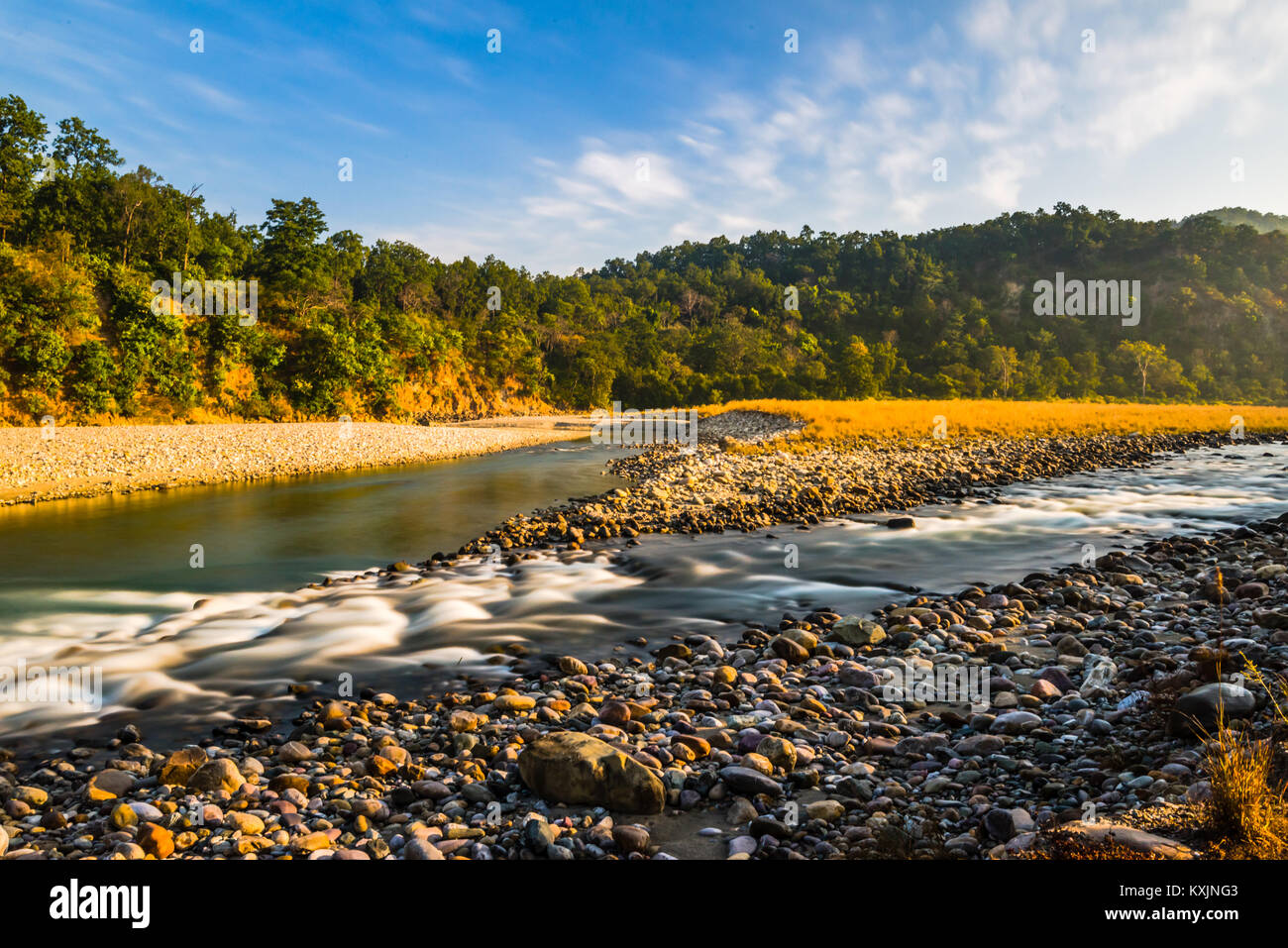 Lange Exposition von fließenden Fluss bei Jim Corbett National Park Stockfoto