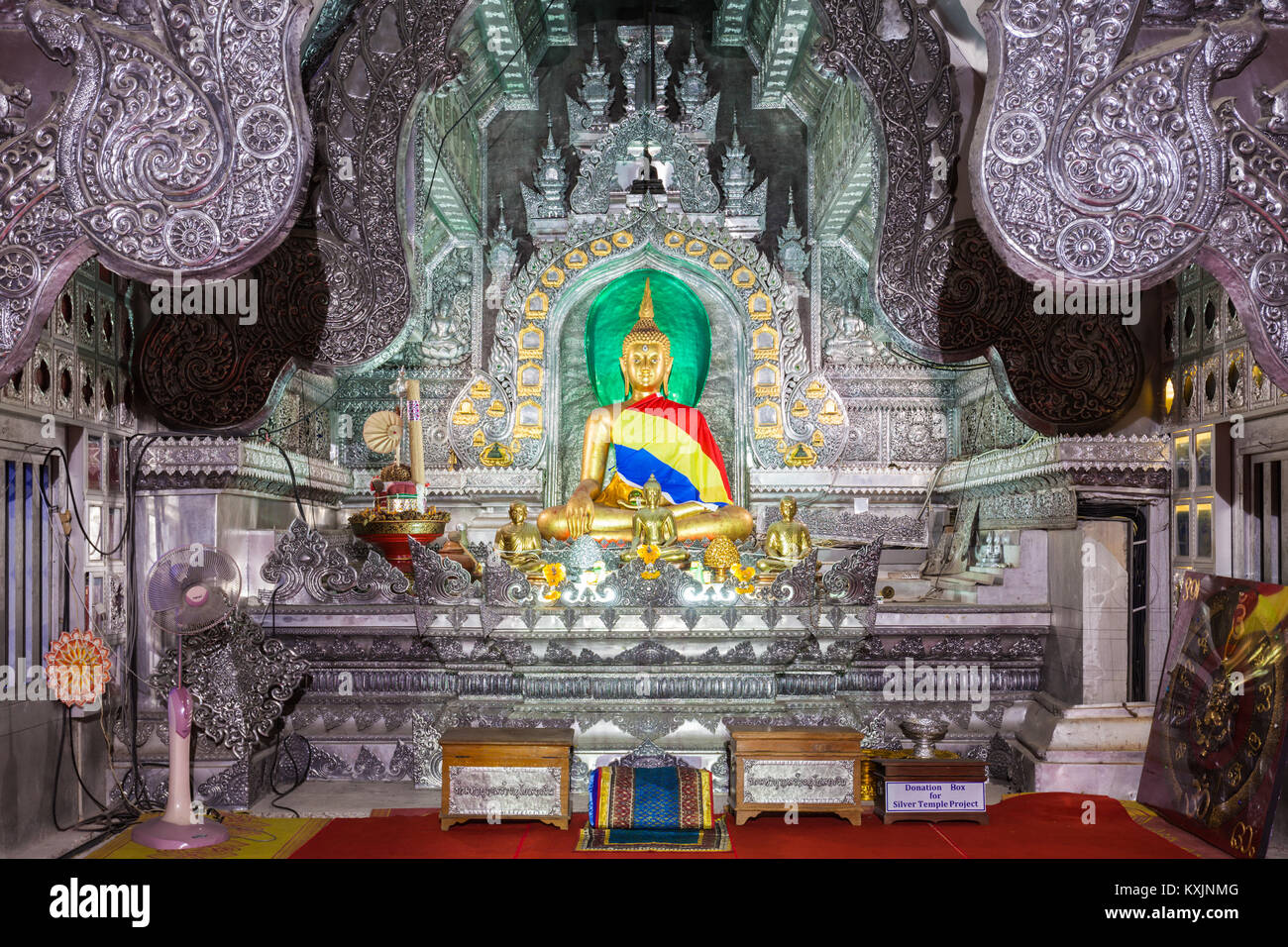 CHIANG MAI, THAILAND - 07 NOVEMBER 2014: Wat Sri Suphan Tempel Interieur. Stockfoto