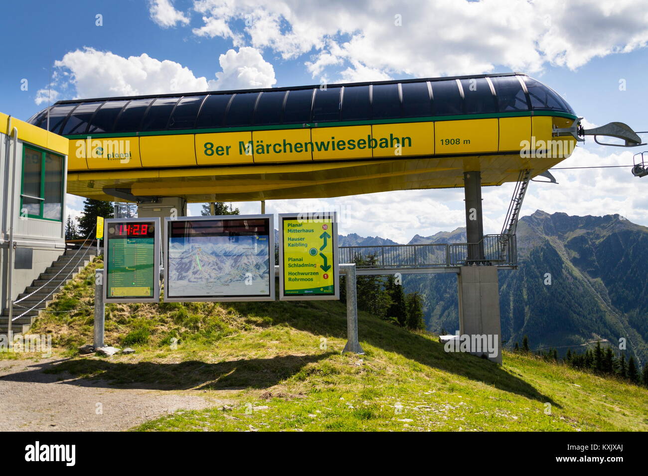 SCHLADMING, Österreich - 15 August: Seilbahn Bergstation auf der Planai bike und Ski Areal am 15. August 2017 in Schladming. Stockfoto