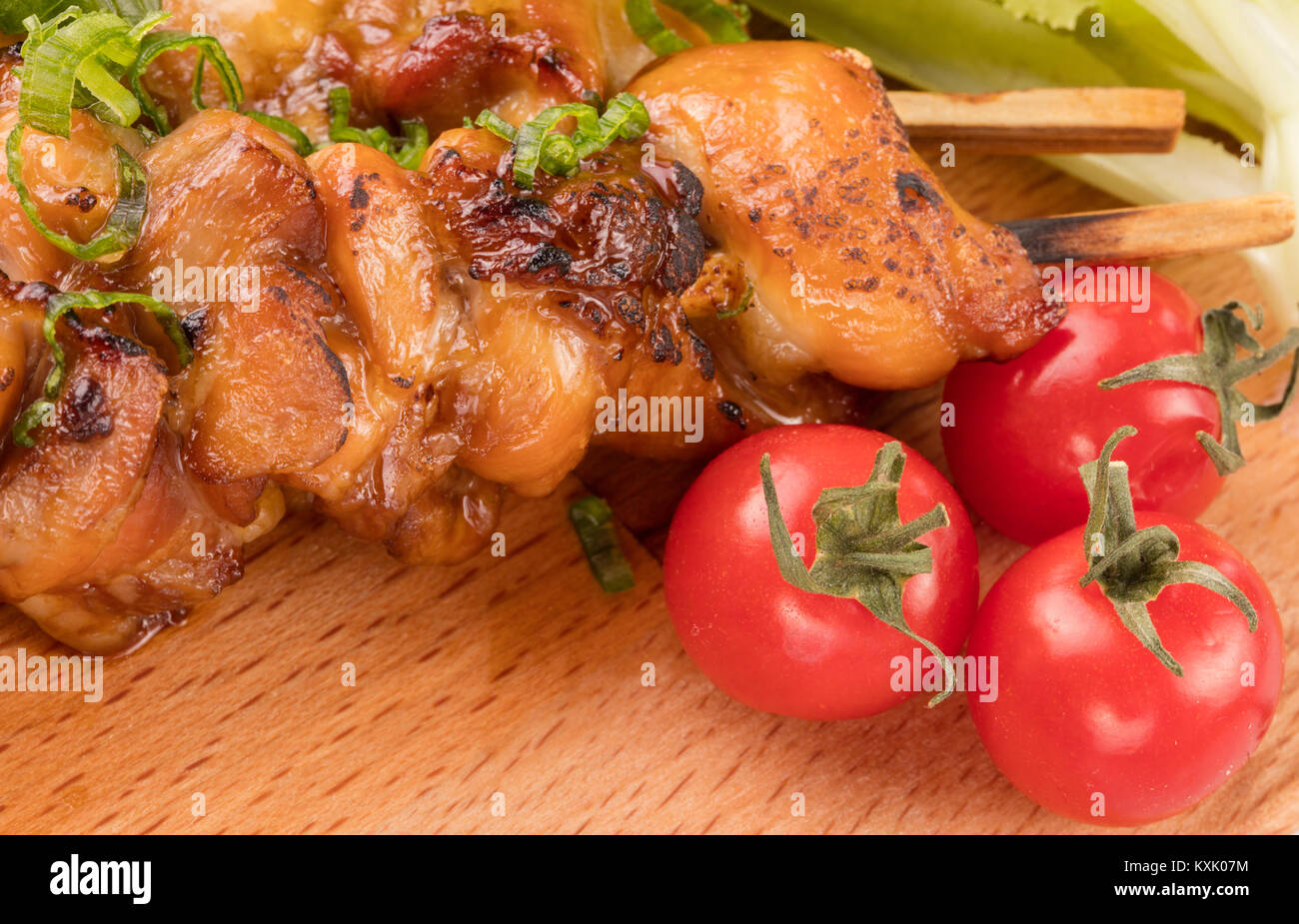 Soja Ingwer Hähnchenspieße mit Gemüse Stockfoto