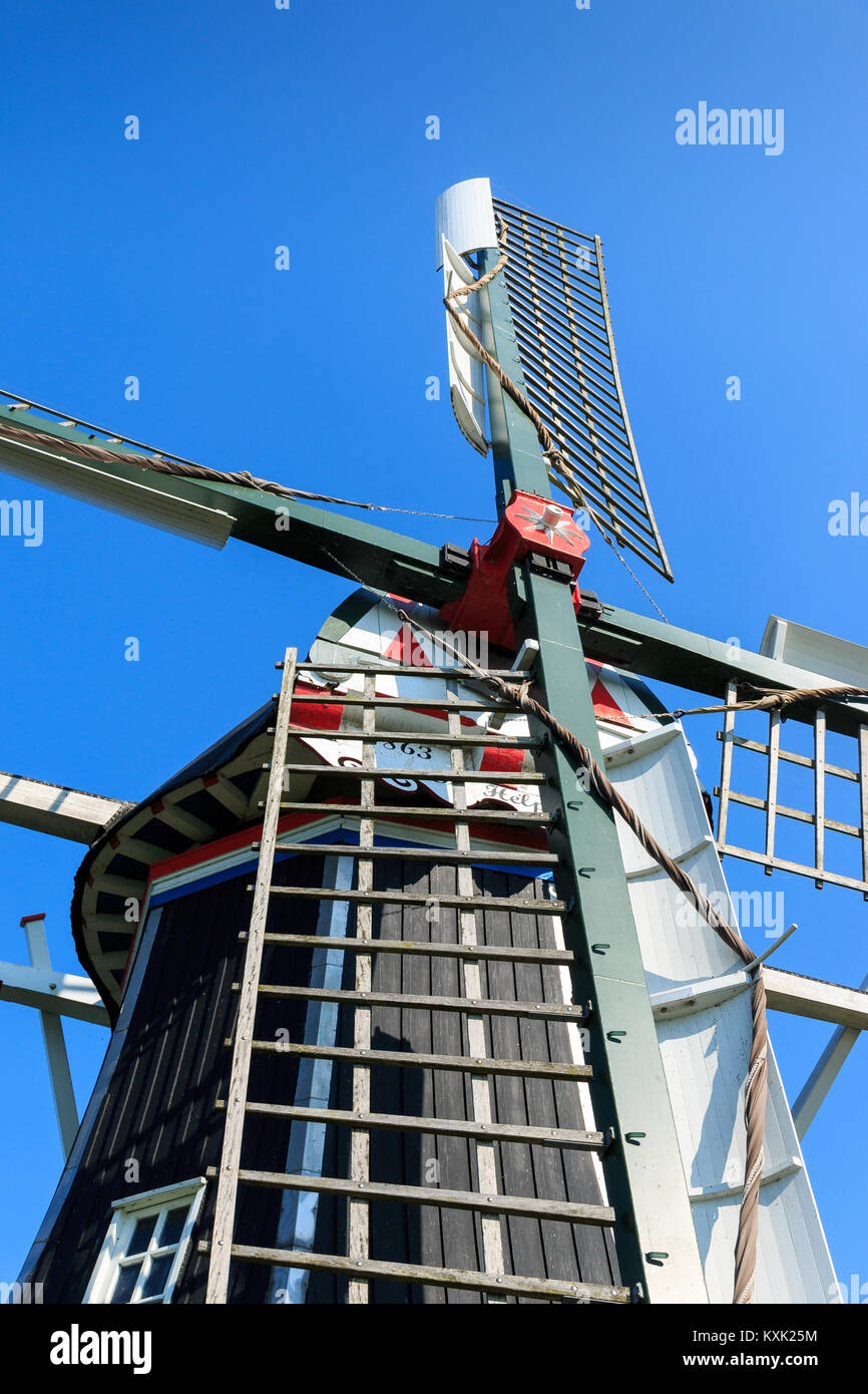 Der Leiter der historischen Windmühle De Helfer in der Nähe von Haren Groningen, Niederlande. Stockfoto