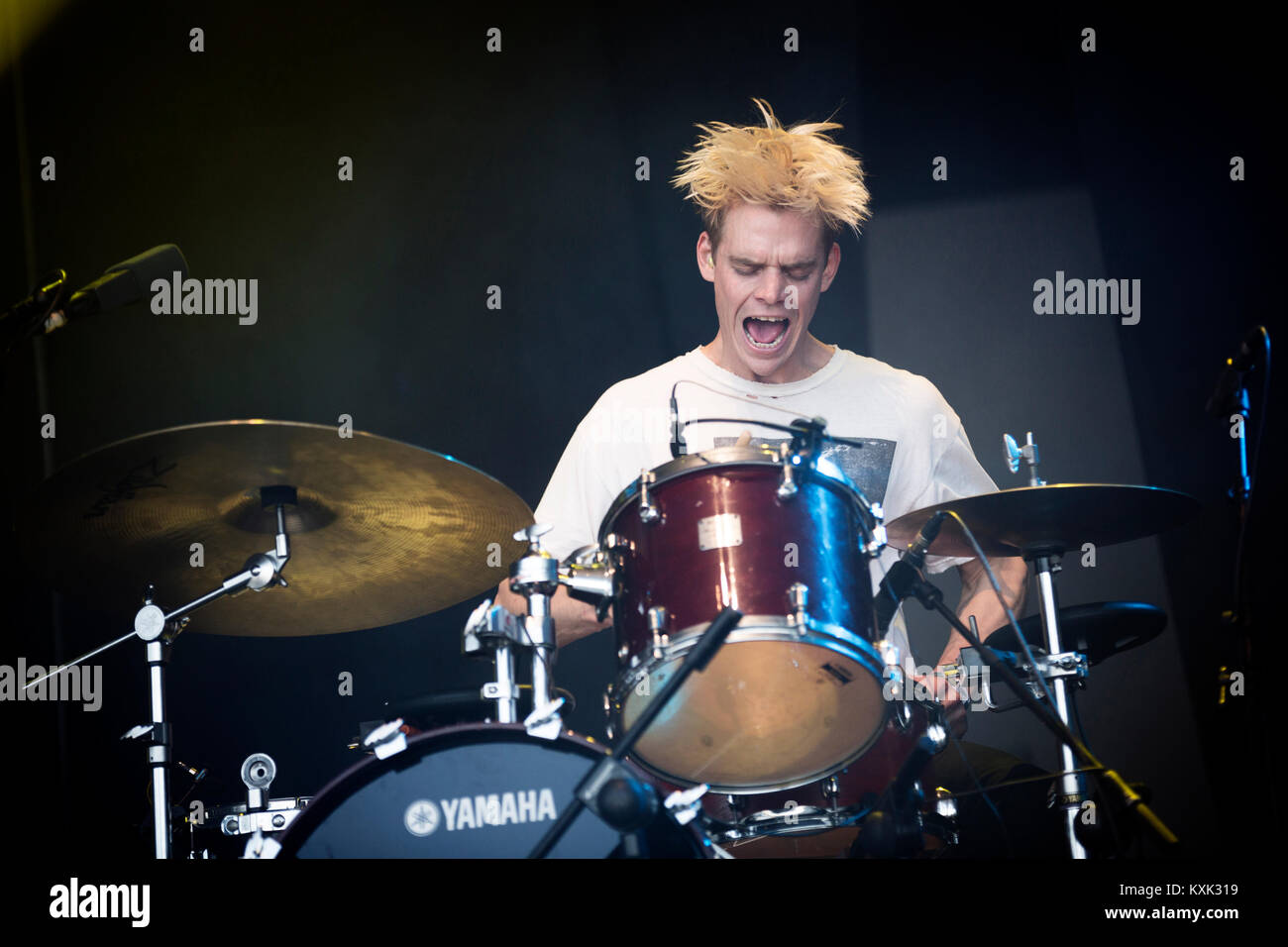 Die kanadische Lärm und Post-Punk-Band Viet Cong führt ein Live Konzert in der spanischen Musik Festival Primavera Sound 2015 in Barcelona. Hier Schlagzeuger Mike Wallace wird dargestellt, live auf der Bühne. Spanien, 28/05 2015. Stockfoto