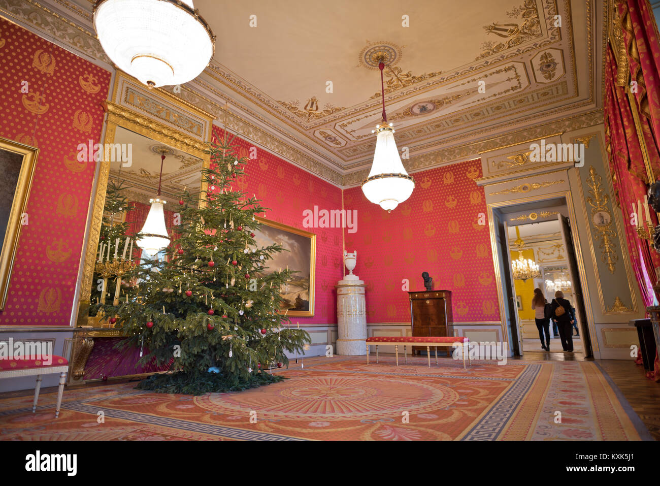 Aula Albertina in Wien mit Weihnachtsbaum. Stockfoto