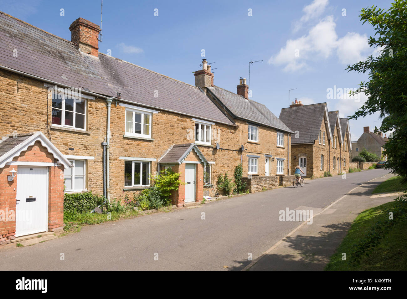 Wohnimmobilien in Kings Sutton, in der Nähe von Banbury, Northamptonshire, England, Grossbritannien, Europa Stockfoto