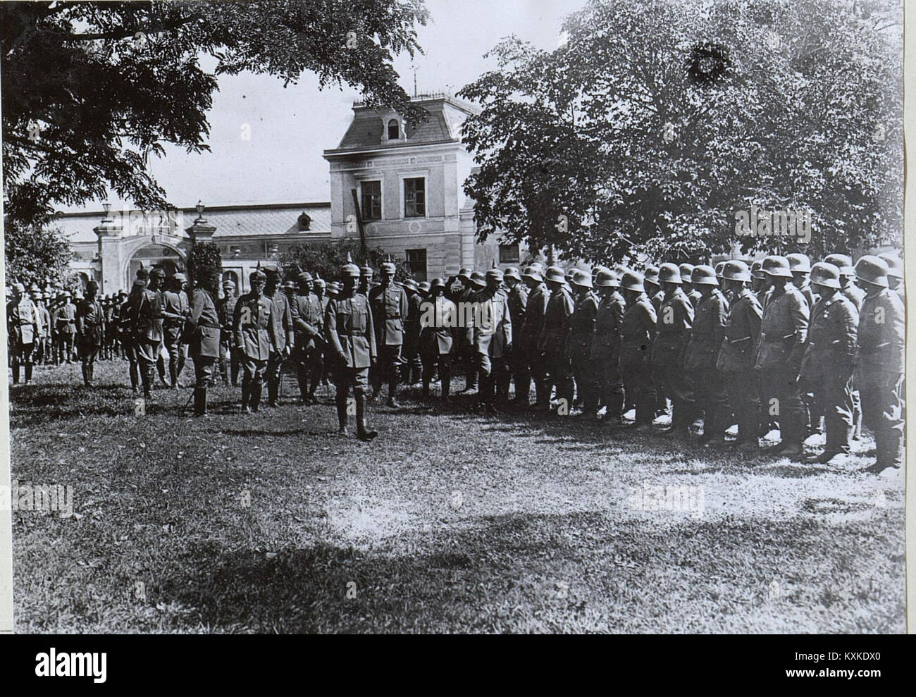 König Friedrich Augustus von Sachsen besuchte Chorostkow am 6. September 1917 während des Ersten Weltkriegs, was die diplomatische und militärische Bedeutung in der Region widerspiegelte. Stockfoto