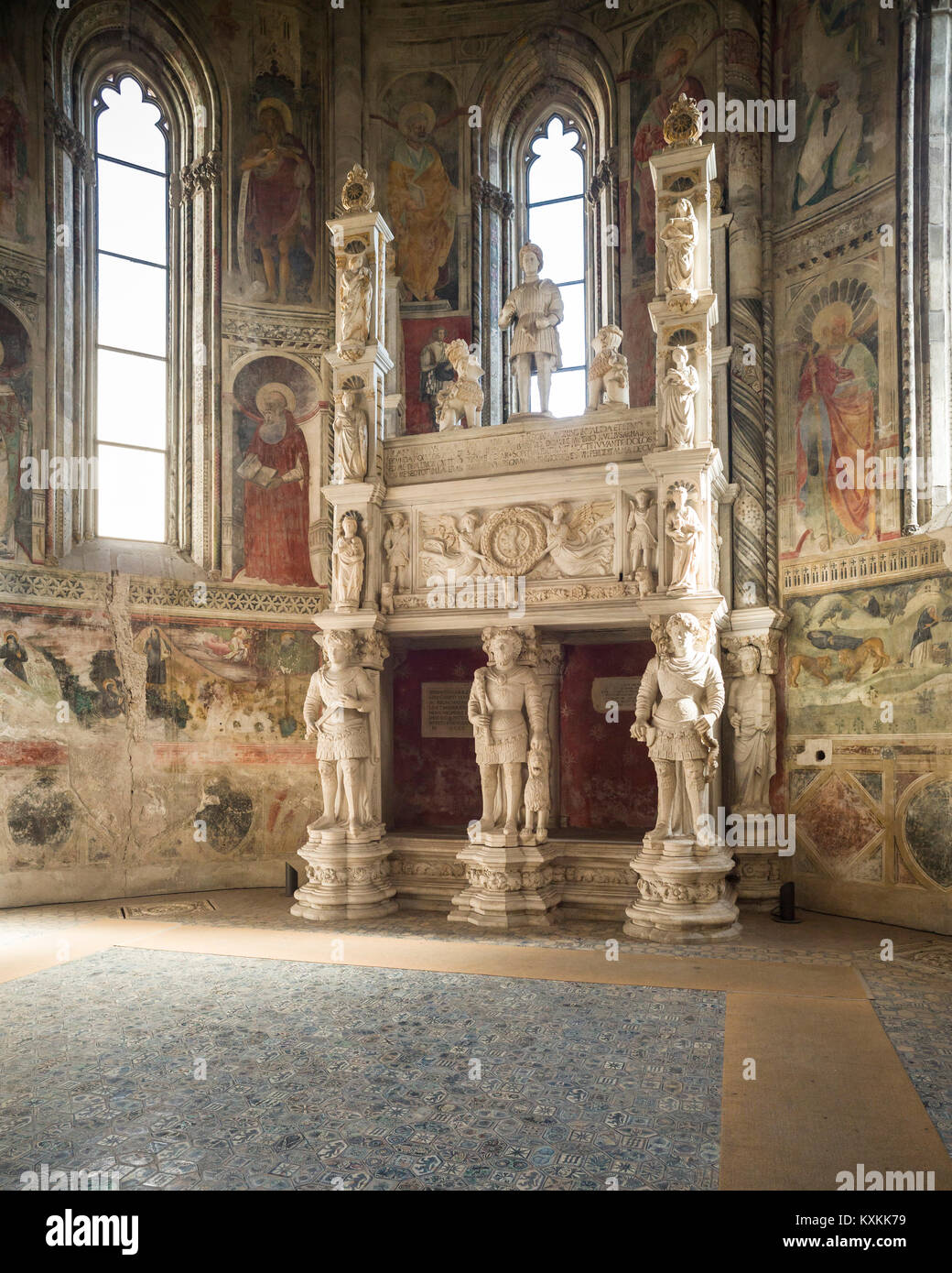 Neapel. Italien. Das 15. Jahrhundert Kirche San Giovanni a Carbonara. Caracciolo del Sole Kapelle (Cappella Caracciolo del Sole). Grab von Sergianni Stockfoto