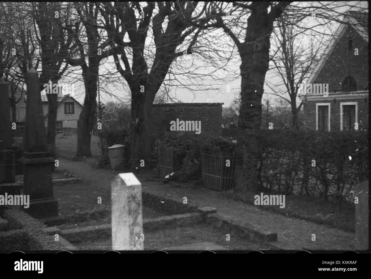 Mariakyrkan (Marienkirche) in Båstad, Schweden, ist im KMB-Archiv des schwedischen Nationaldenkmalamtes katalogisiert. Diese um 1460 erbaute romanisch-gotische Kirche verfügt über Steingewölbe, mittelalterliche Fresken und historisch erhaltene Möbel. Stockfoto