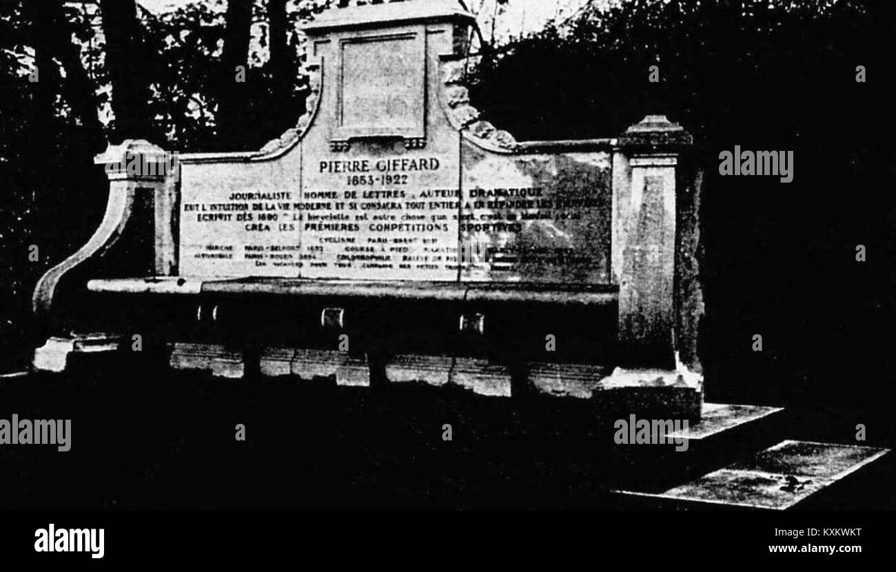 Foto der Pierre Giffard Bank im Wald von St Germain bei Croix de Noailles, die ihre Lage, ihr Design und ihren ökologischen Kontext zeigt. Stockfoto