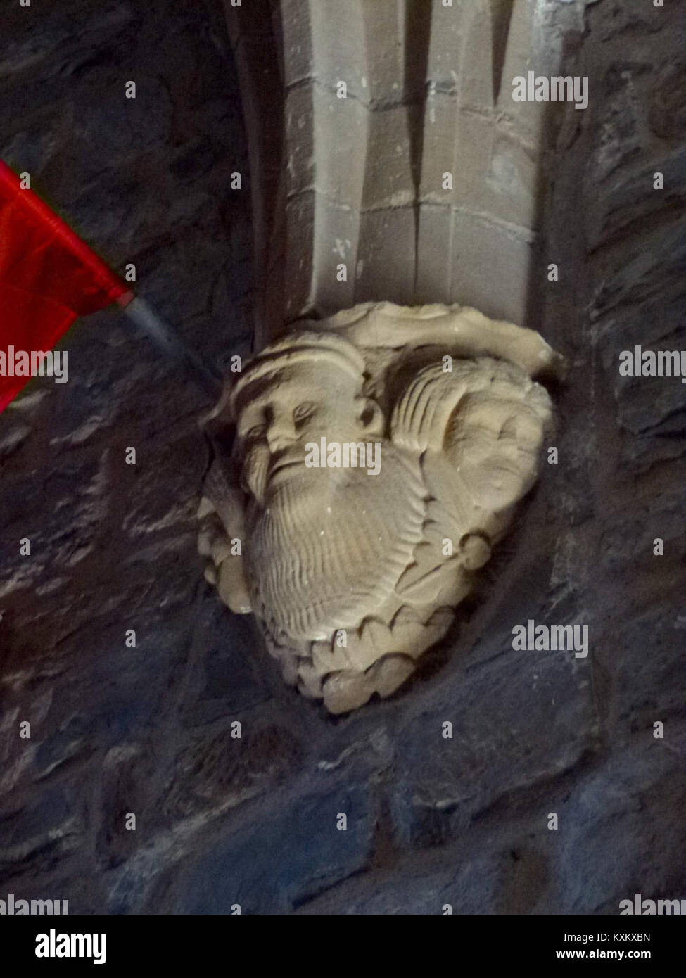 Die Rumänisch-orthodoxe Kirche St. Michael Erzengel in Barañain, Spanien, ist eine religiöse Stätte, die der lokalen rumänischen Gemeinde dient und für ihre kirchliche Architektur bekannt ist. Stockfoto