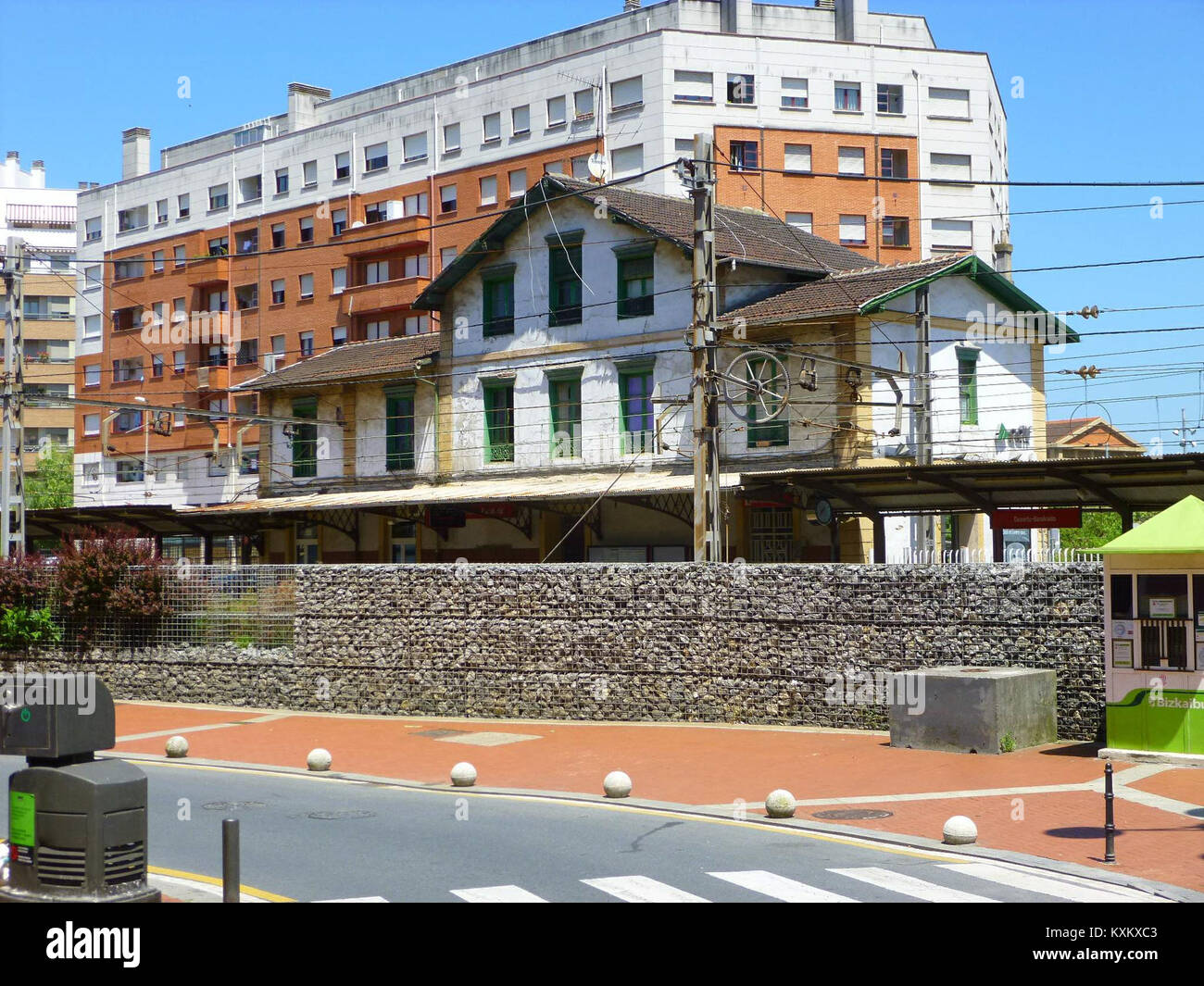 Der Bahnhof Baracaldo in der spanischen Region Desertu-Barakaldo ist ein historischer Verkehrsknotenpunkt, der die regionale Eisenbahninfrastruktur und die Reisen des frühen 20. Jahrhunderts dokumentiert. Stockfoto