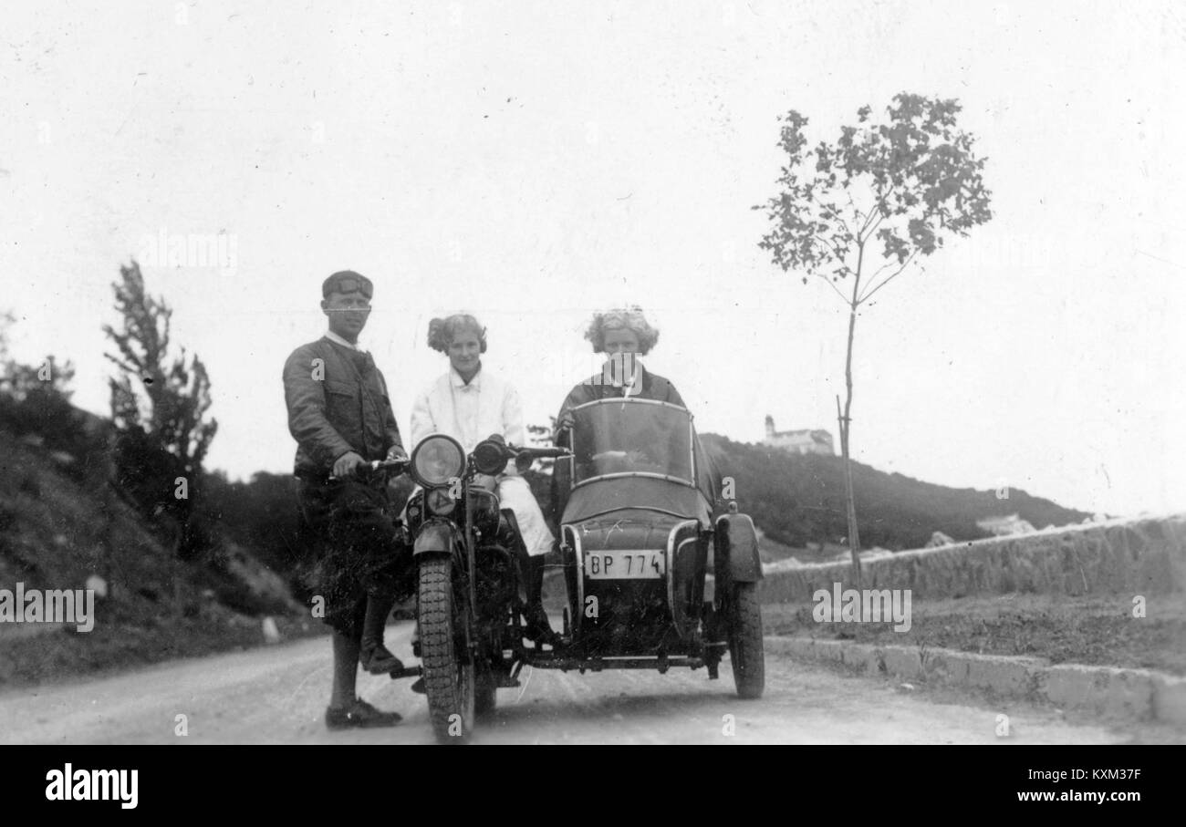 Bencés Apátság eine Parti útról Tihanyrév felől. AJS oldalkocsis motorkerékpár. 18495 Fortepan Stockfoto