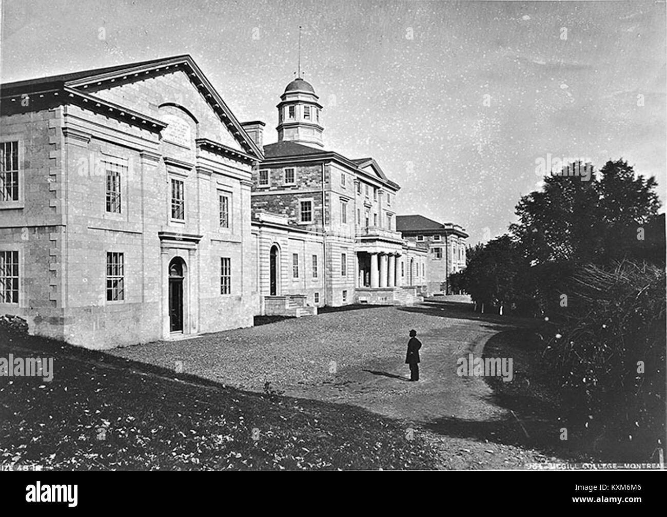 Foto des Arts Building am McGill College, Montreal, um 1875, mit Architektur, Fassade, windows und seine Rolle im akademischen Campus-Leben. Stockfoto