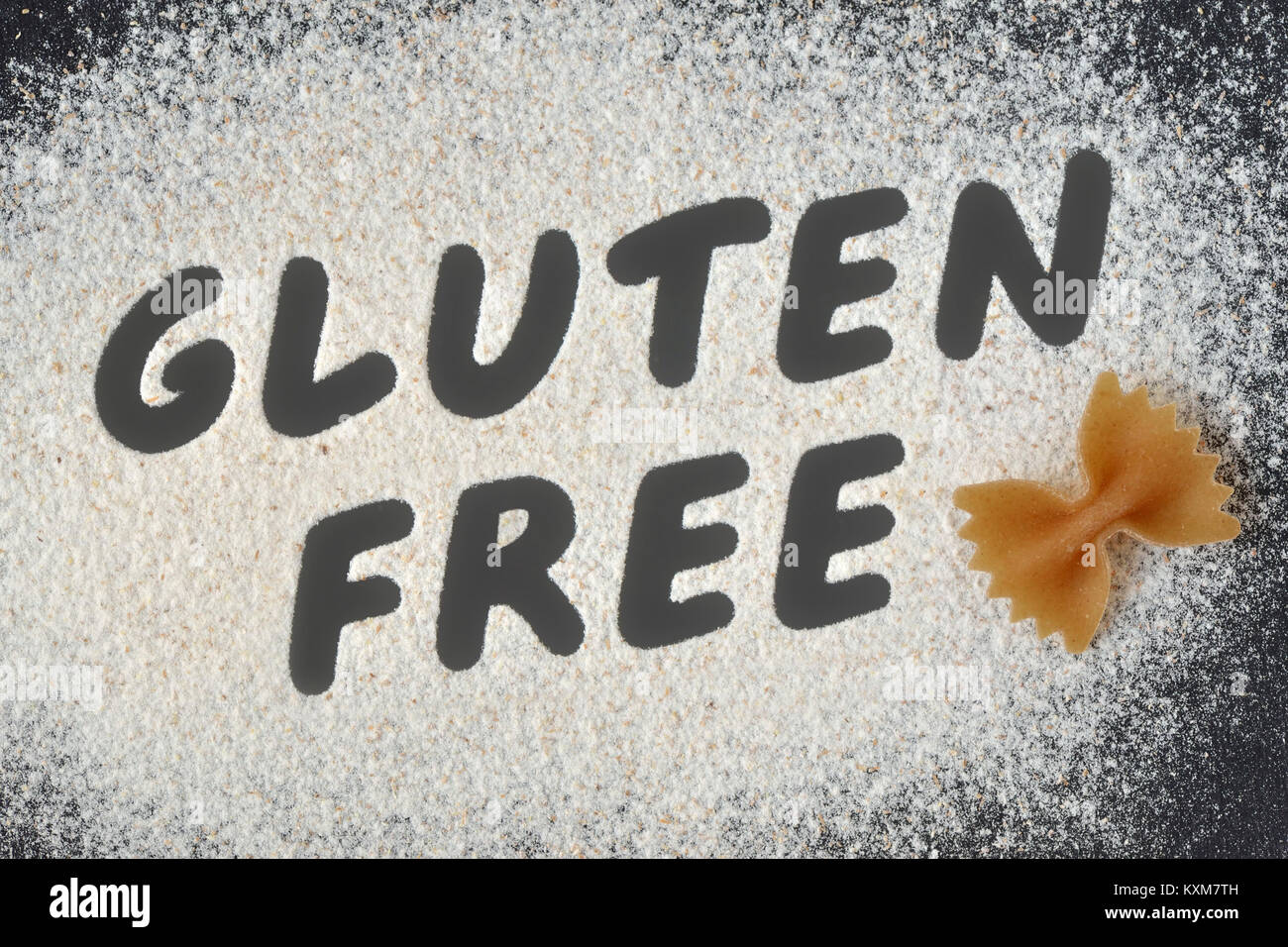 Wort Glutenfrei in Weizenmehl geschrieben Stockfoto