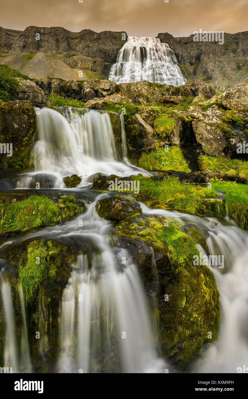 Mächtige Dynjandi Wasserfall der Westfjorde Islands. Stockfoto