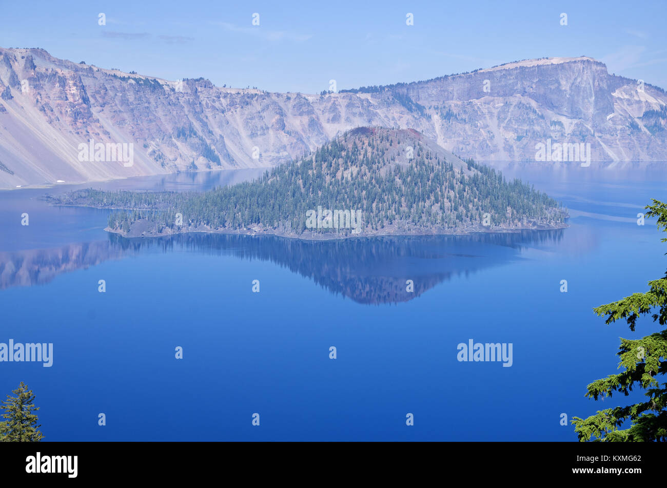 Kratersee und Wizard Island Stockfoto