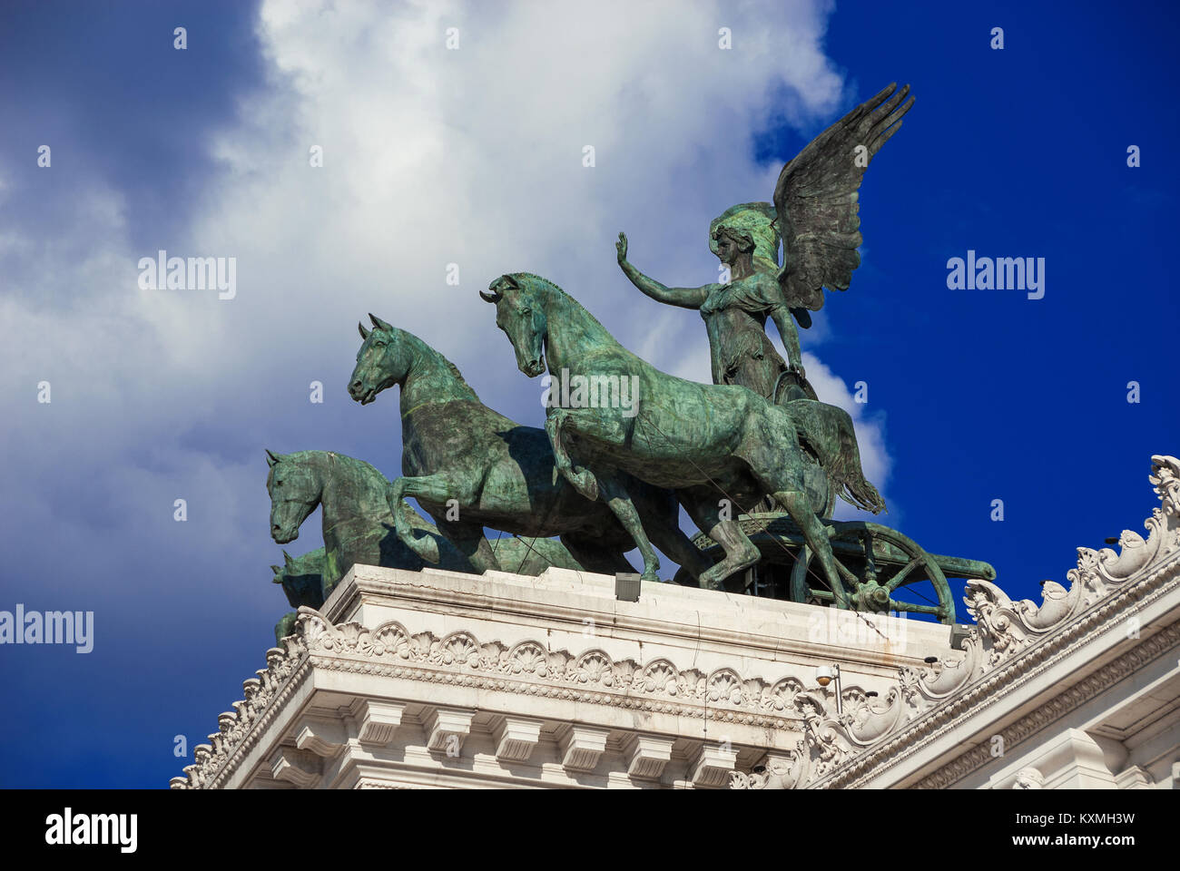 Bronze Quadriga mit Winged Victory Göttin oben Denkmal für Vittorio Emanuele II in der Mitte von Rom, errichtet im Jahre 1927 Stockfoto