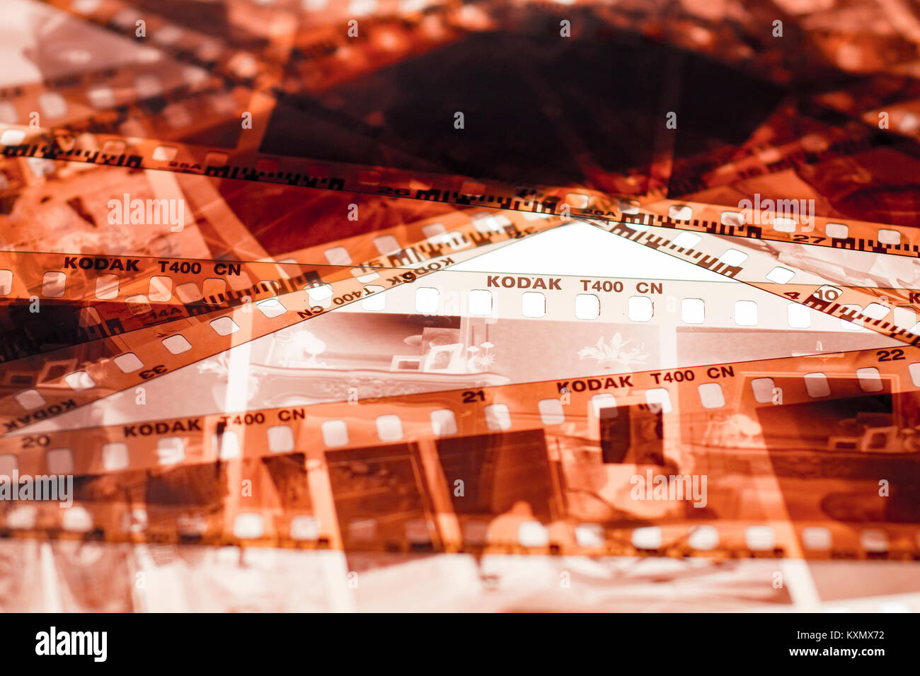 Ausgesetzt und 35 mm Kodak Film Negativstreifen entwickelt, Eastman Kodak Company wurde 1888 gegründet. Stockfoto Ausgesetzt und 35 mm Kodak Film Negativstreifen entwickelt, Eastman Kodak Company wurde 1888 gegründet. Stockfoto