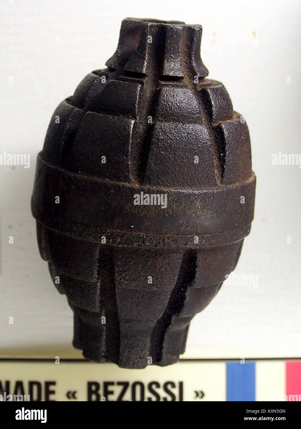 Die Bezossi-Granate ist im Musée Somme 1916 ausgestellt, das Waffen und Artefakte aus dem Ersten Weltkrieg in Frankreich dokumentiert. Stockfoto