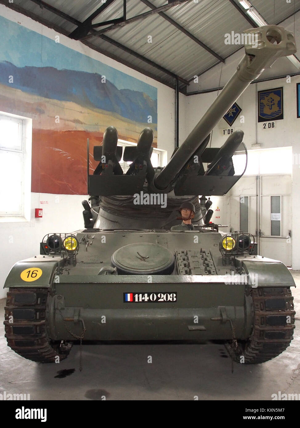 AMX 13 SS11 französischer Leichtpanzer mit Panzerabwehrrakete SS11, ausgestellt im Musée des Blindés in Frankreich, mit gepanzerter Kampftechnik. Stockfoto