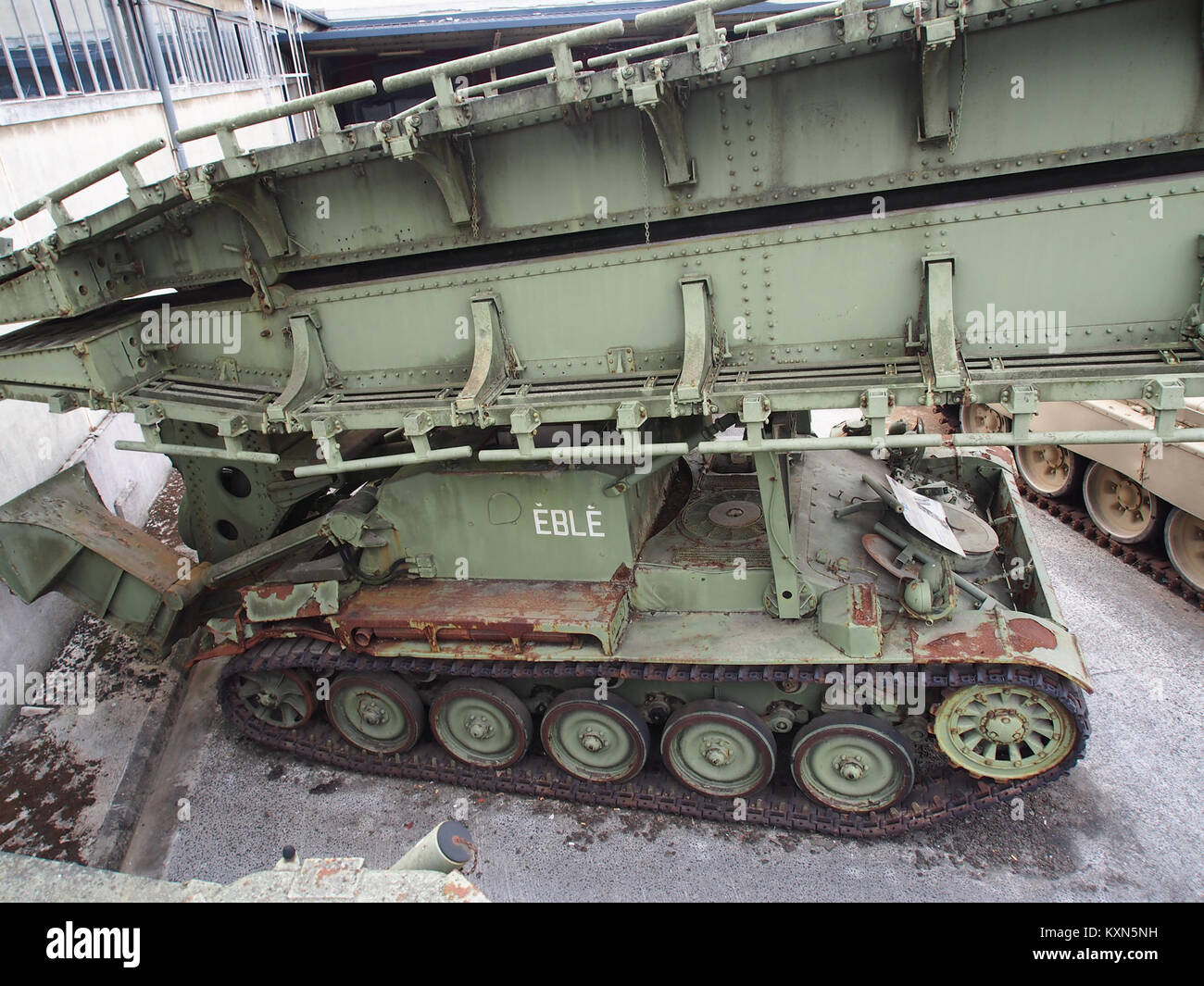 Die AMX-13 Pontoon Bridge Layer (poseur de pont) wird im Musée des Blindés in Frankreich ausgestellt und zeigt seine militärischen Fähigkeiten. Stockfoto Die AMX-13 Pontoon Bridge Layer (poseur de pont) wird im Musée des Blindés in Frankreich ausgestellt und zeigt seine militärischen Fähigkeiten. Stockfoto