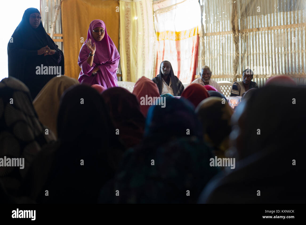 Die Anti-FGM-Kampagne in Walala Biyotey ist eine gemeindenahe Initiative zur Prävention der Genitalverstümmelung bei Frauen und zur Förderung der Gesundheit und der Menschenrechte in der Region. Stockfoto