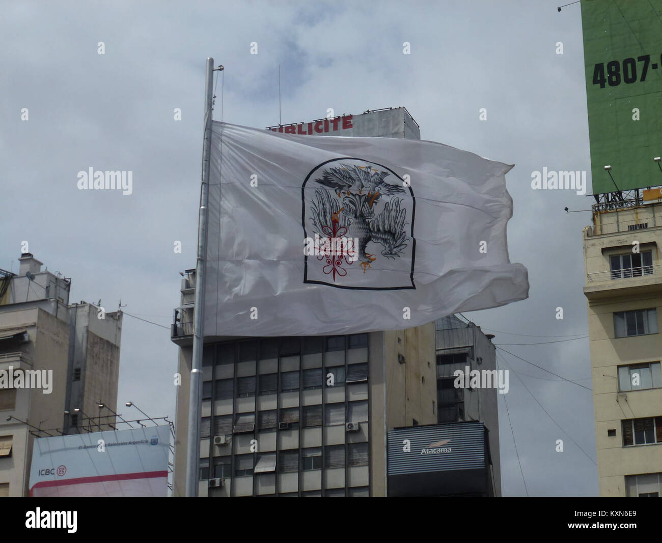 Bandera de la Ciudad de Buenos Aires colgada Al revés Stockfoto