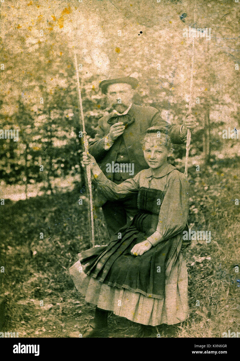 Foto von Benczúr Béla und Olga, die die Individuen in einem dokumentierten historischen Kontext darstellen. Stockfoto